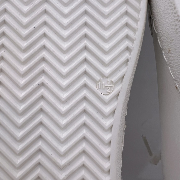 VINTAGE HAVANA, TENNIS SHOES, “WHITE” WITH CAMOUFLAGE & GLITTERING DESIGN, 11.5 - Picture 15 of 16